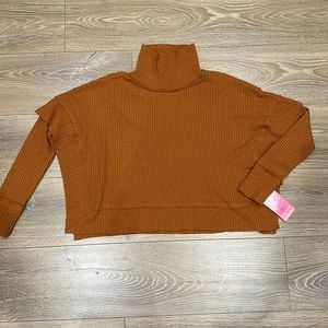 NWT Long sleeve boxy turtle neck waffle top